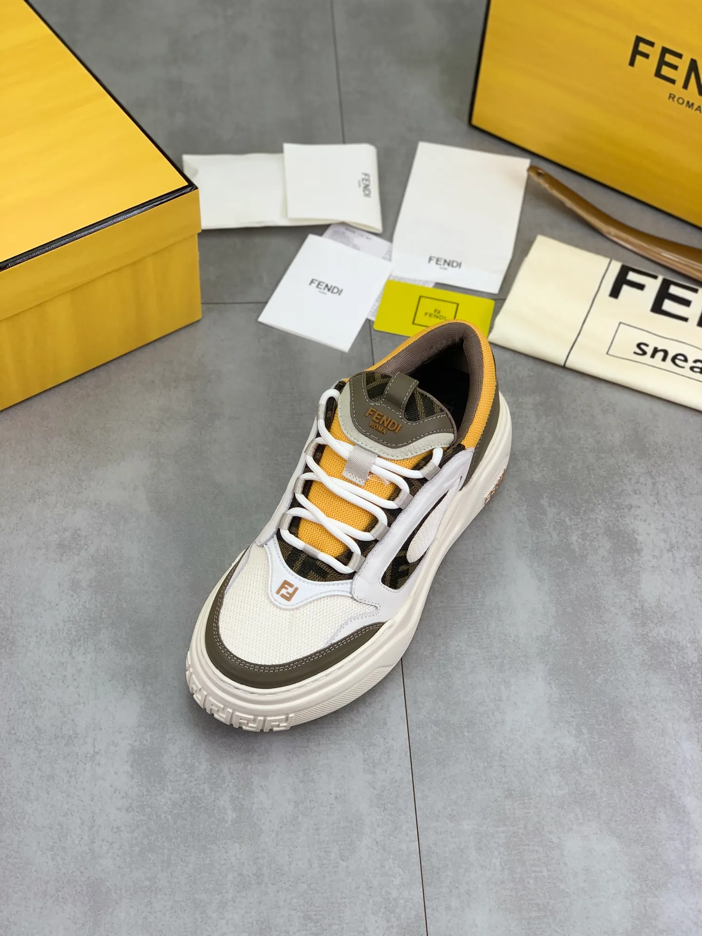 Men's Men's Shoes 💰P740 New Style 💰💎💎💎Summer Hot Style [FENDI Fendi] Top Version 🆕New slip-on sneakers, wavy soles engraved with original words. Embossed Fendi Flow lettering on the heel. The upper is made of high-end calfskin and breathable materials. Original lining with tone-on-tone details decorated with innovative handcrafting techniques. Ultra-light and wear-resistant TPU and IP foam soles, overall lightweight and comfortable. Size:39-44 (38 45 can be customized)